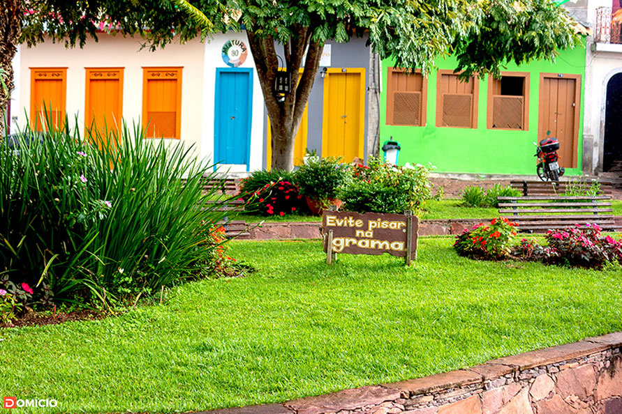 Jardim da Praça Coronel Propércio em Mucugê